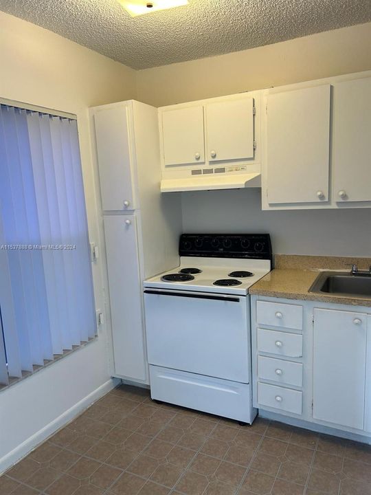 Recently Rented: $1,600 (1 beds, 1 baths, 800 Square Feet)
