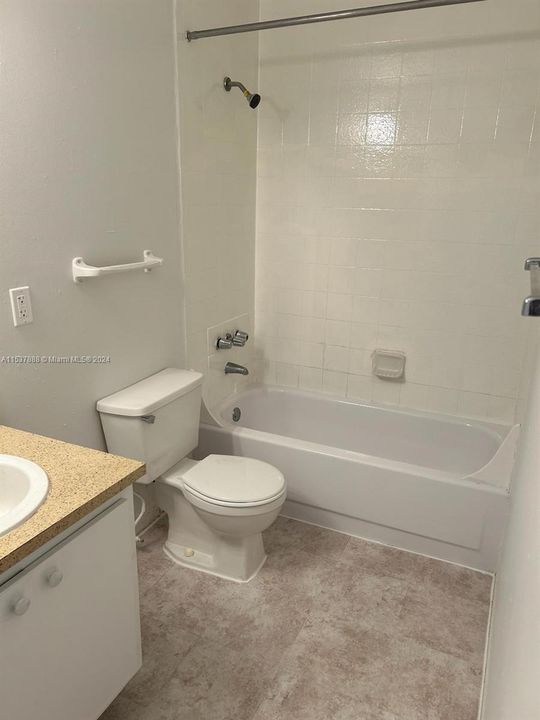 Recently Rented: $1,600 (1 beds, 1 baths, 800 Square Feet)