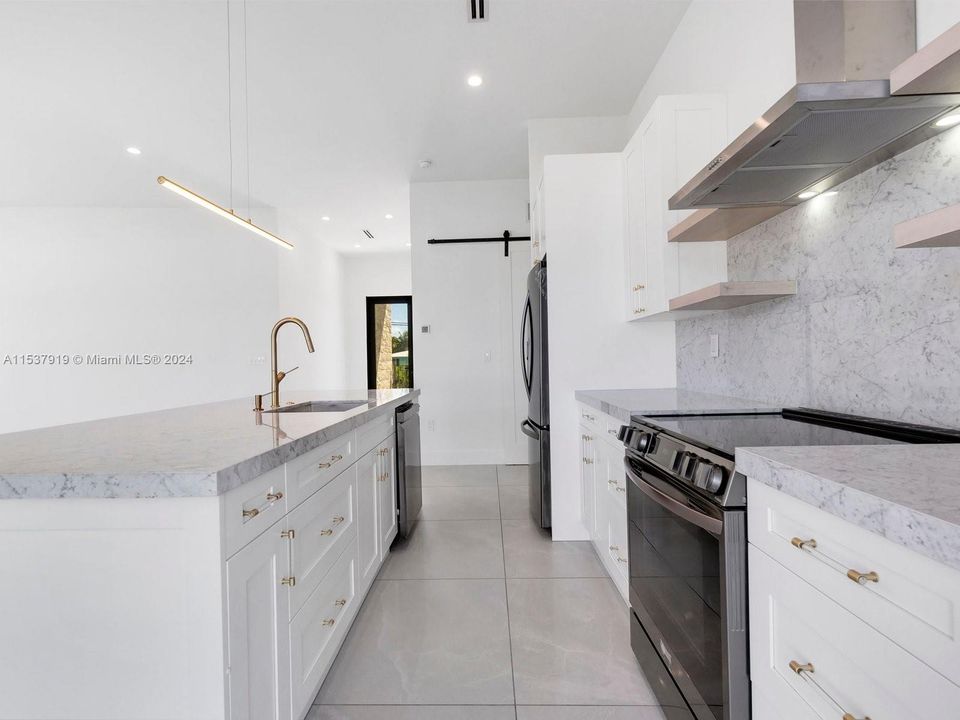 For Sale: $1,499,000 (3 beds, 2 baths, 2098 Square Feet)