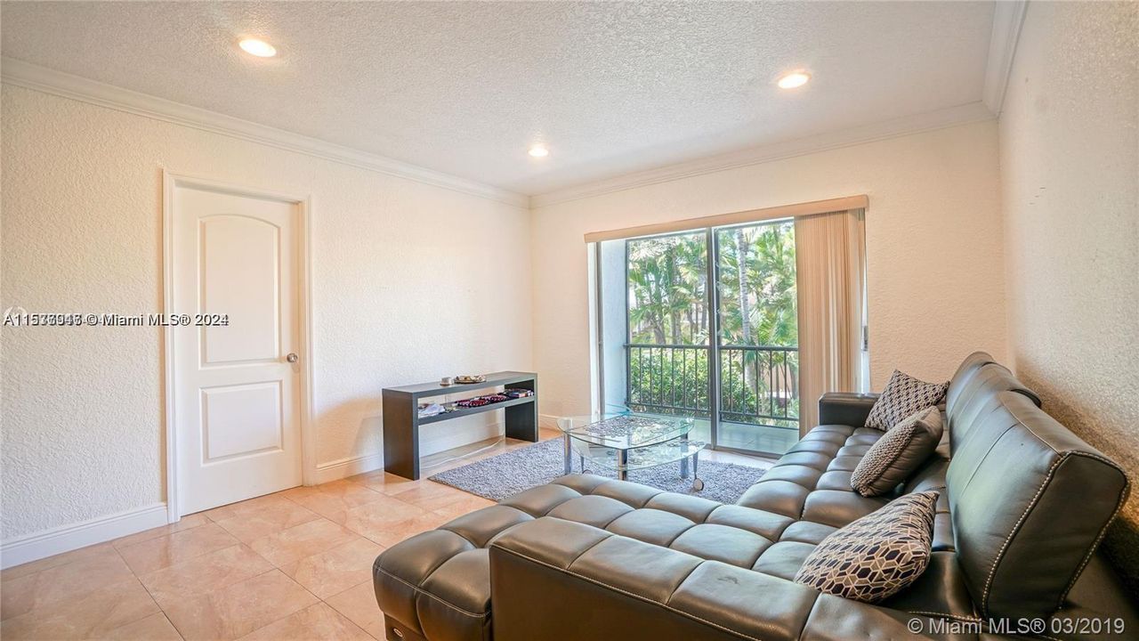 Recently Rented: $3,000 (3 beds, 2 baths, 1269 Square Feet)