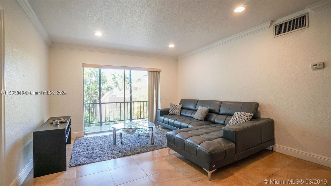 Recently Rented: $3,000 (3 beds, 2 baths, 1269 Square Feet)