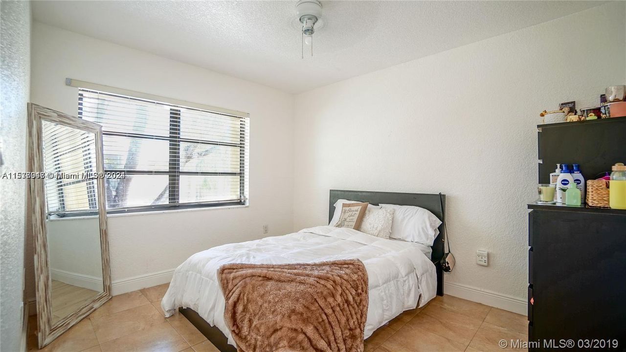 Recently Rented: $3,000 (3 beds, 2 baths, 1269 Square Feet)