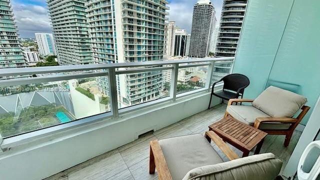 For Sale: $609,000 (1 beds, 1 baths, 748 Square Feet)