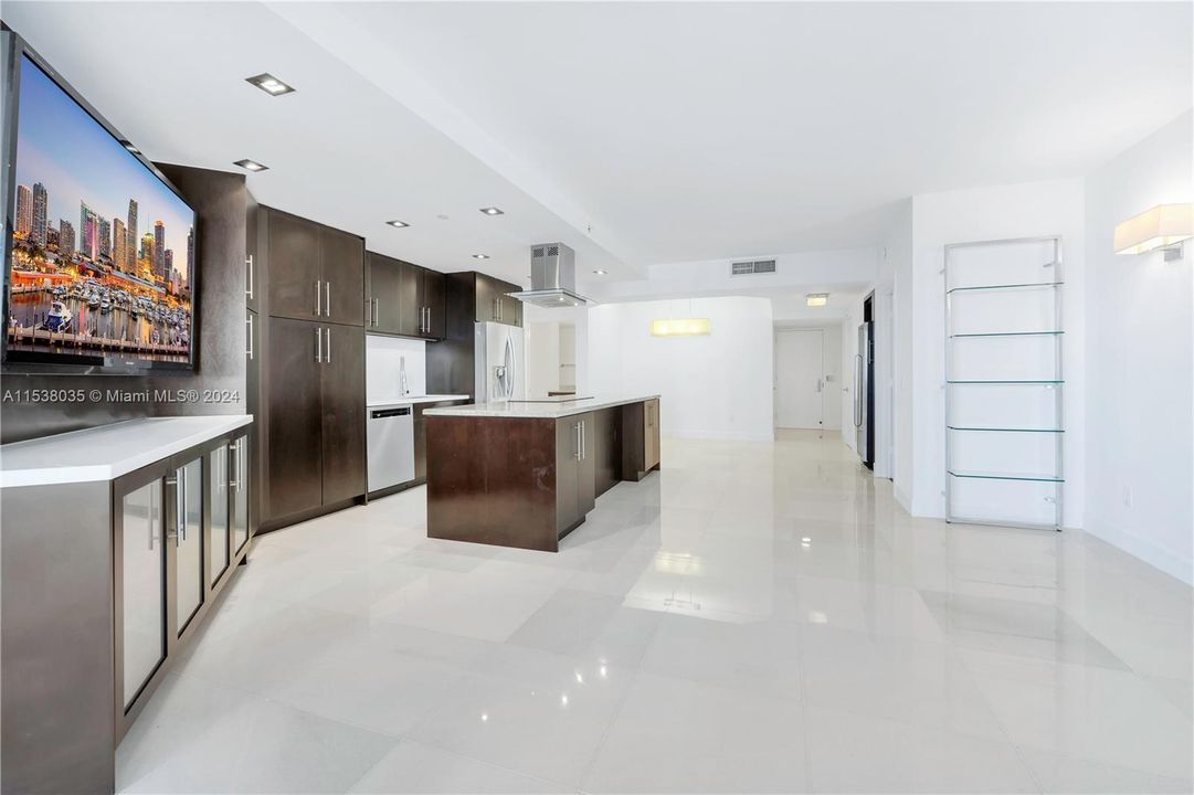 Recently Rented: $8,500 (2 beds, 2 baths, 1550 Square Feet)