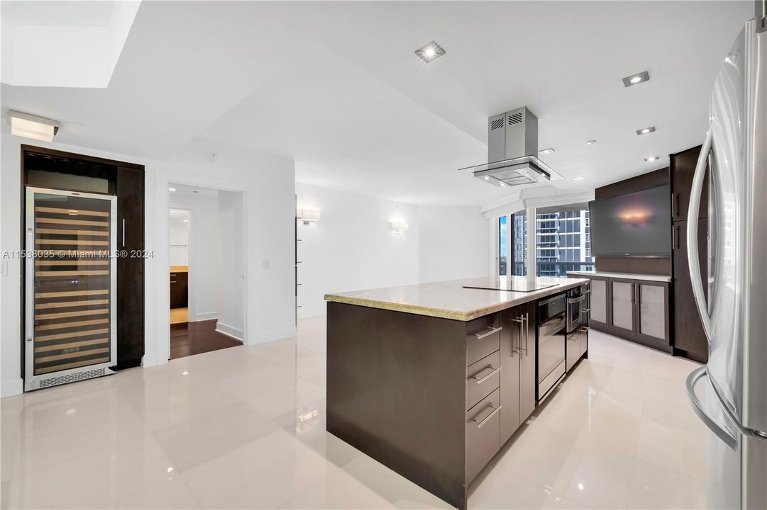 Recently Rented: $8,500 (2 beds, 2 baths, 1550 Square Feet)