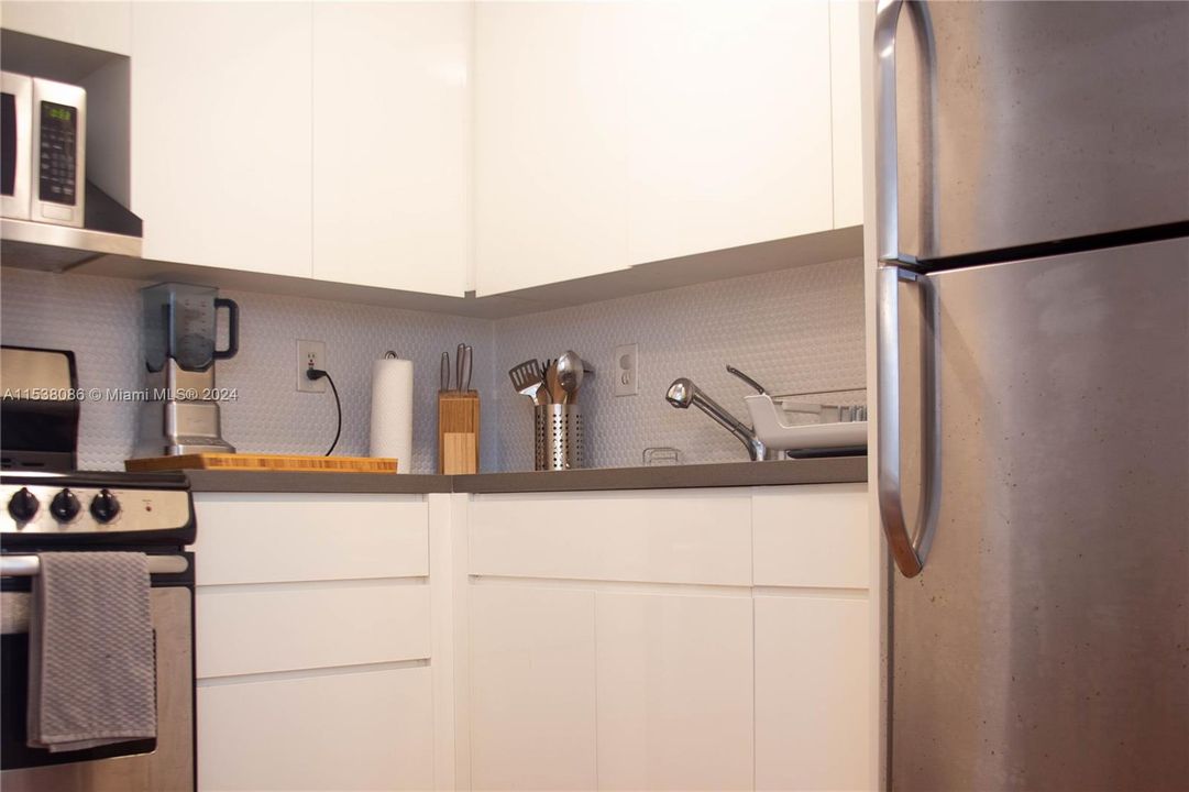 Recently Rented: $1,850 (0 beds, 1 baths, 350 Square Feet)