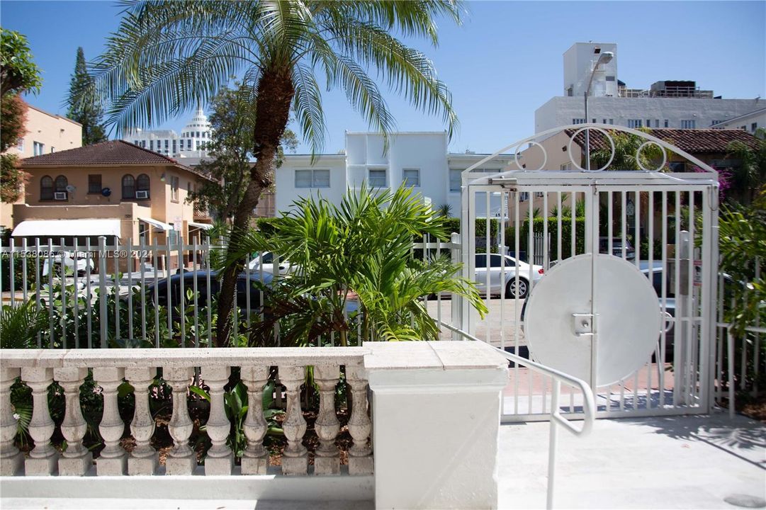 Recently Rented: $1,850 (0 beds, 1 baths, 350 Square Feet)