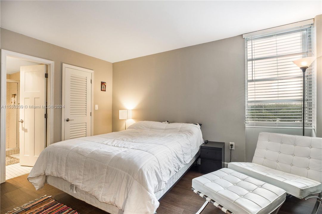 For Sale: $400,000 (2 beds, 2 baths, 1320 Square Feet)