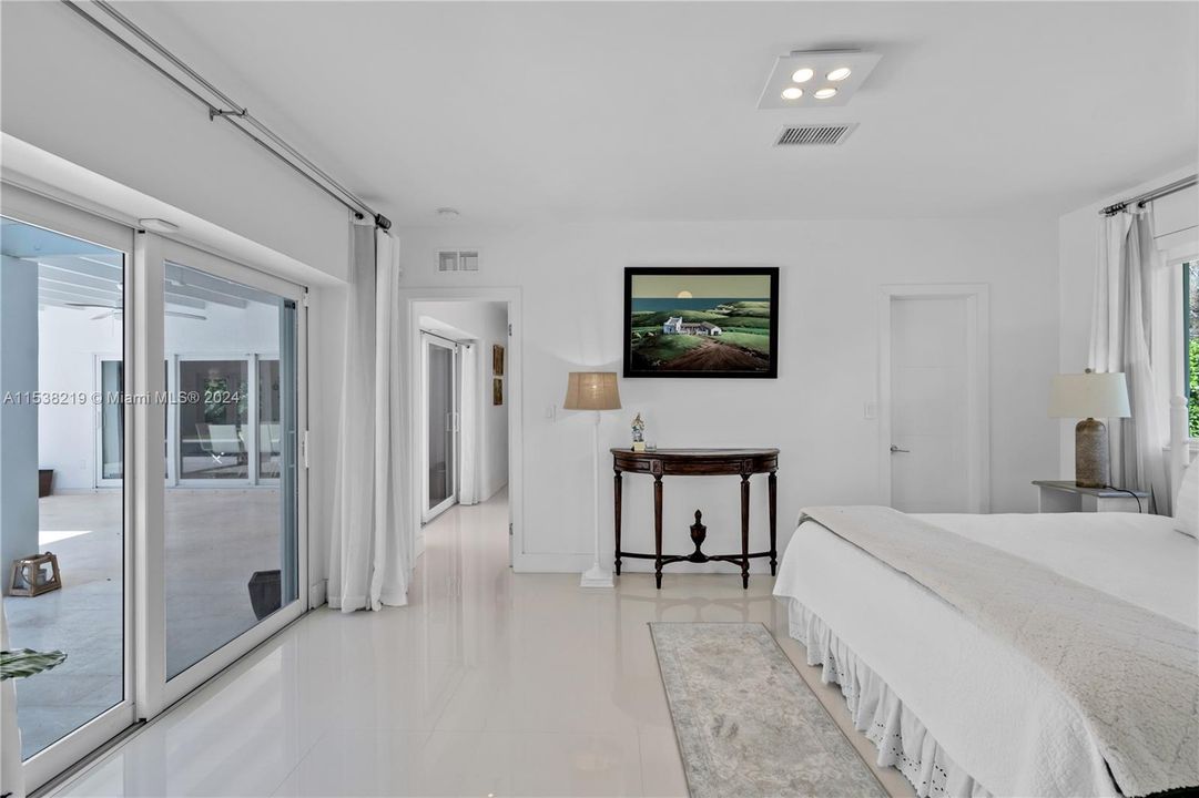 Recently Sold: $2,875,000 (4 beds, 3 baths, 3263 Square Feet)