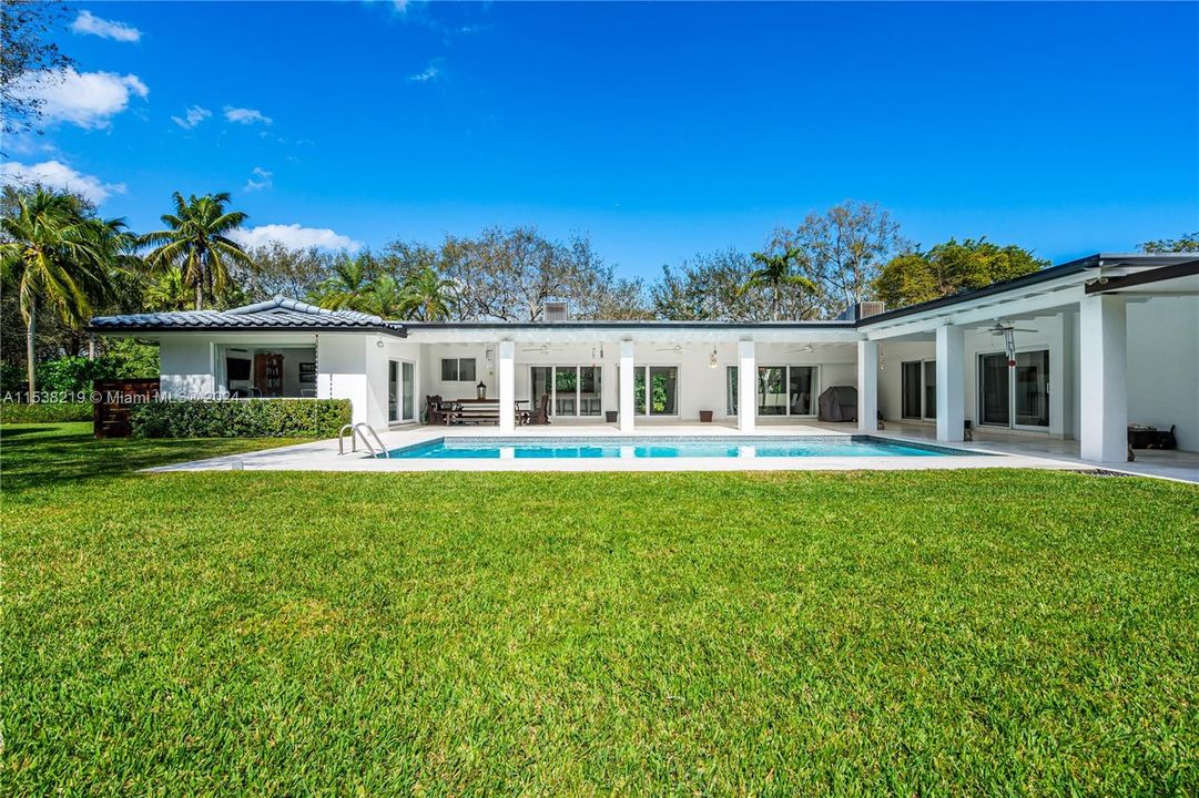 Recently Sold: $2,875,000 (4 beds, 3 baths, 3263 Square Feet)