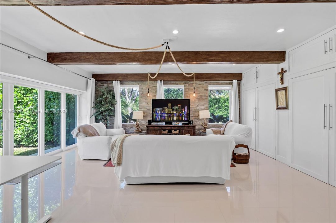 Recently Sold: $2,875,000 (4 beds, 3 baths, 3263 Square Feet)