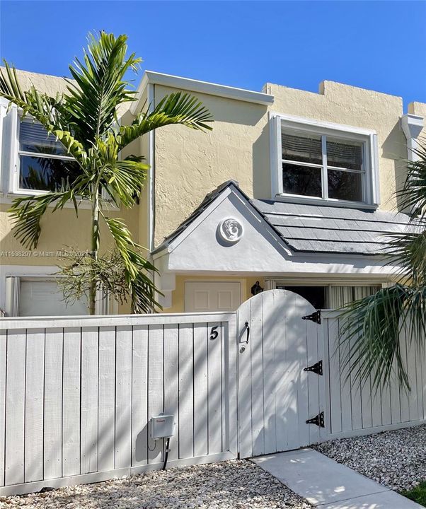 最近售出: $435,000 (2 贝兹, 2 浴室, 1000 平方英尺)