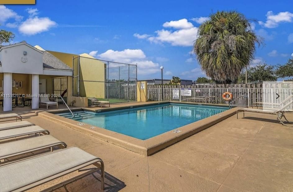 最近售出: $435,000 (2 贝兹, 2 浴室, 1000 平方英尺)