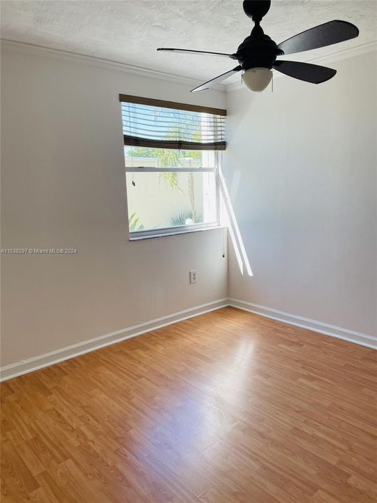 最近售出: $435,000 (2 贝兹, 2 浴室, 1000 平方英尺)