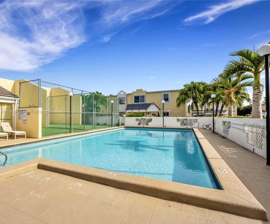 最近售出: $435,000 (2 贝兹, 2 浴室, 1000 平方英尺)