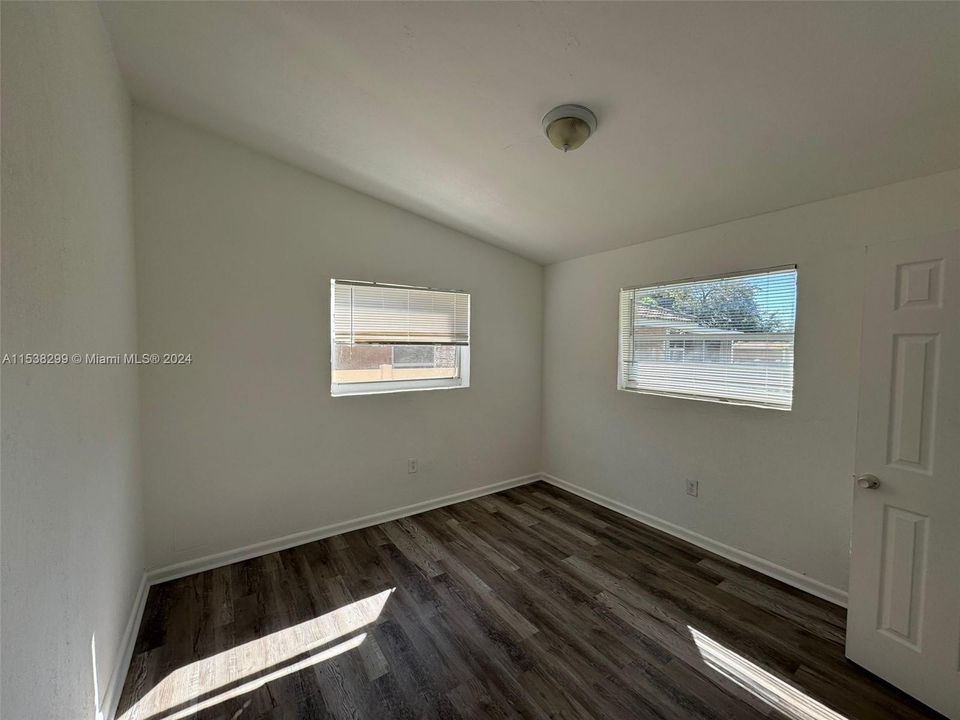 Recently Rented: $2,500 (3 beds, 1 baths, 0 Square Feet)