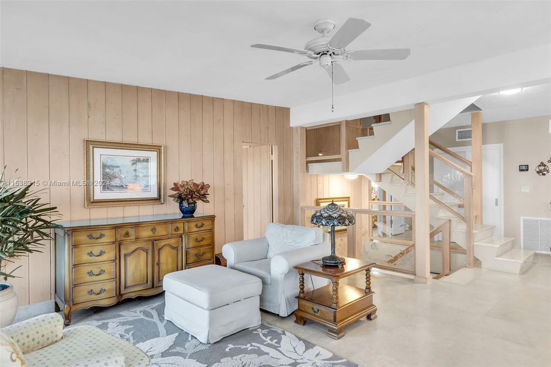 Active With Contract: $4,700,000 (5 beds, 5 baths, 4055 Square Feet)