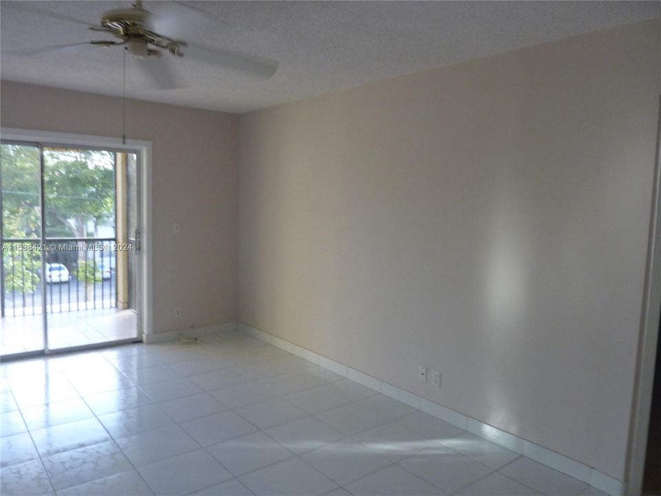 For Sale: $129,700 (1 beds, 1 baths, 675 Square Feet)