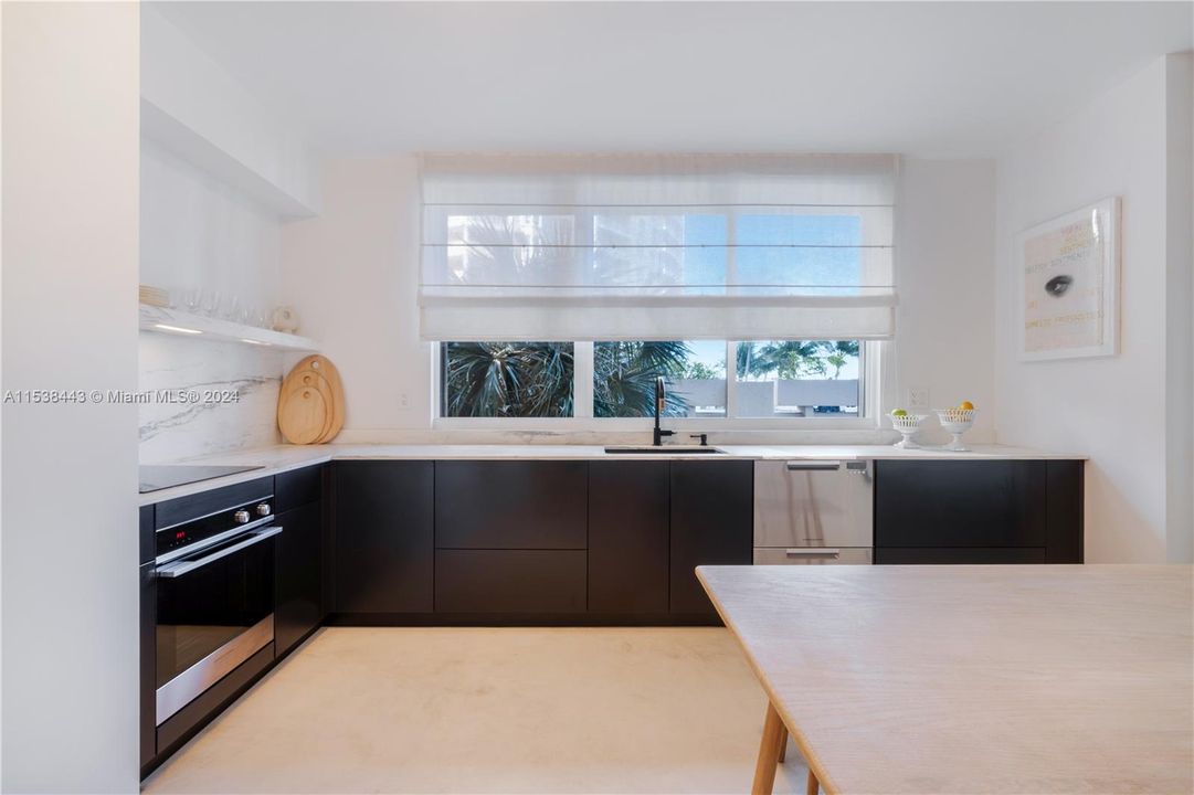 Active With Contract: $1,545,000 (2 beds, 2 baths, 1500 Square Feet)