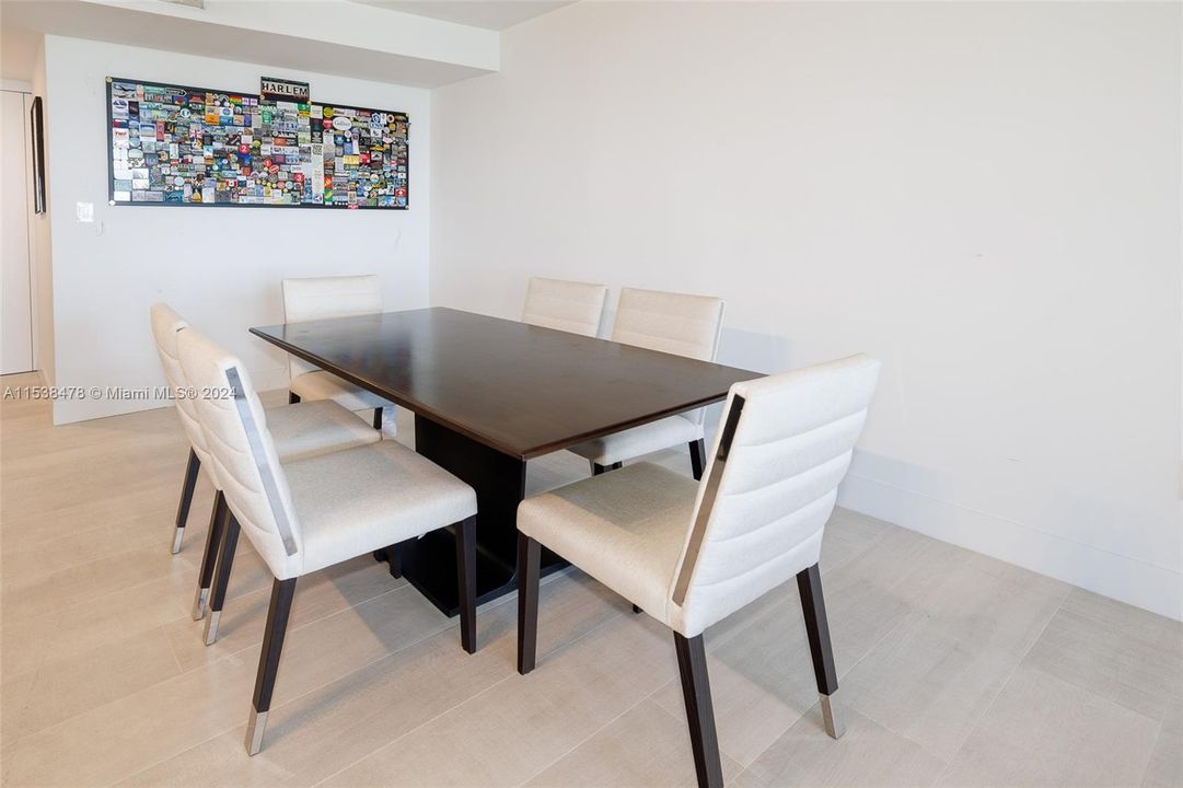 Active With Contract: $1,100,000 (2 beds, 2 baths, 1356 Square Feet)