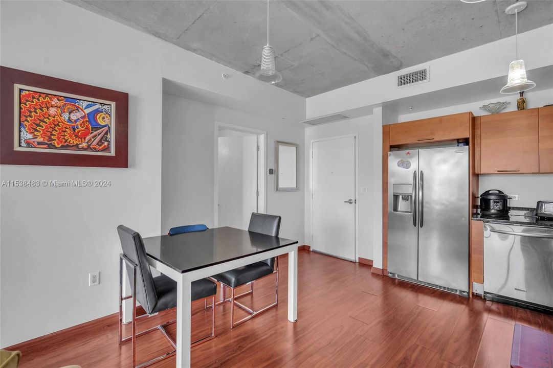 For Sale: $440,000 (1 beds, 1 baths, 736 Square Feet)