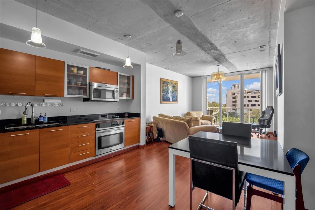 For Sale: $440,000 (1 beds, 1 baths, 736 Square Feet)