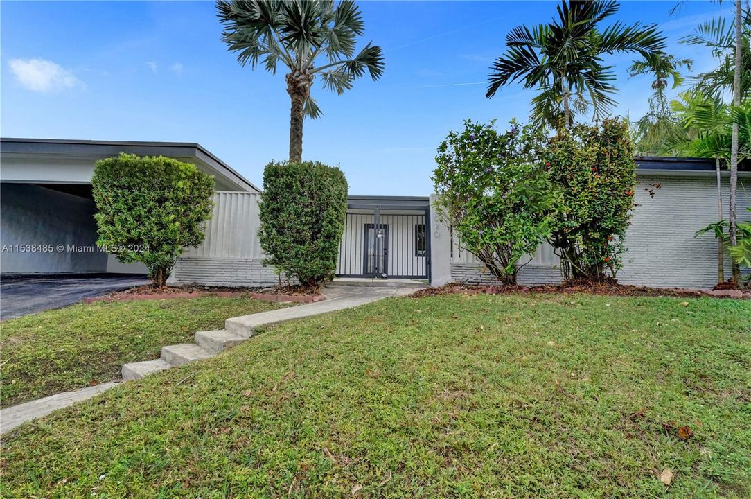 Recently Sold: $1,295,000 (4 beds, 3 baths, 2093 Square Feet)