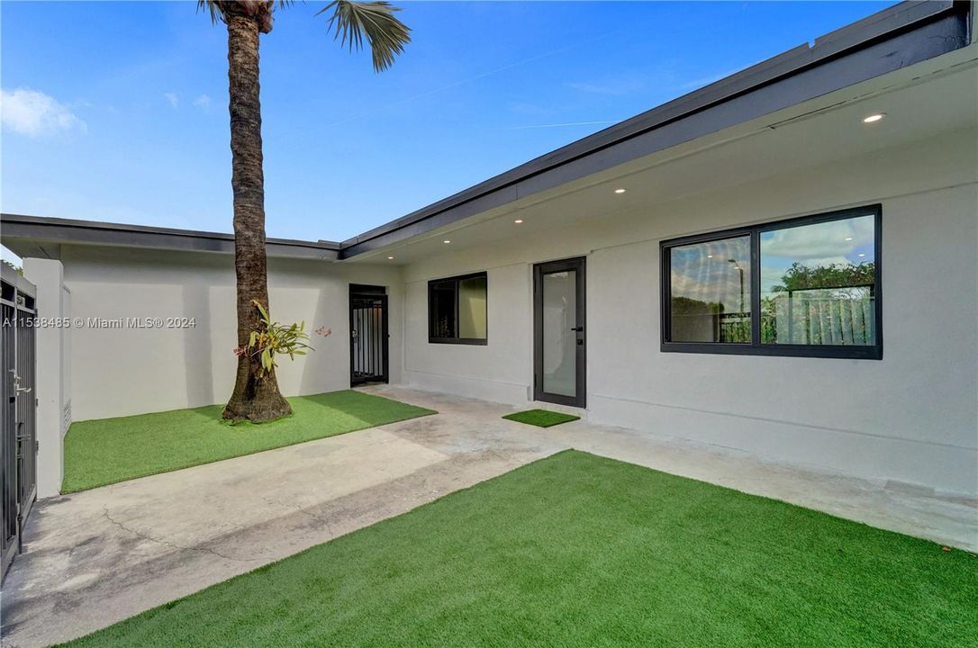 Recently Sold: $1,295,000 (4 beds, 3 baths, 2093 Square Feet)
