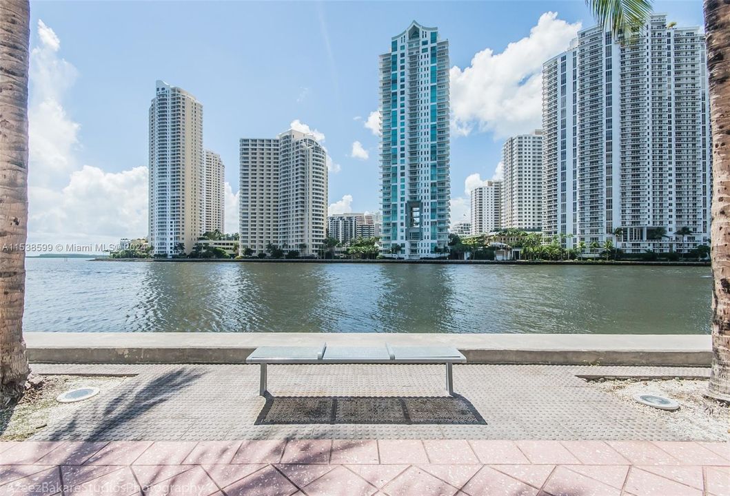 Recently Sold: $750,000 (2 beds, 2 baths, 1169 Square Feet)