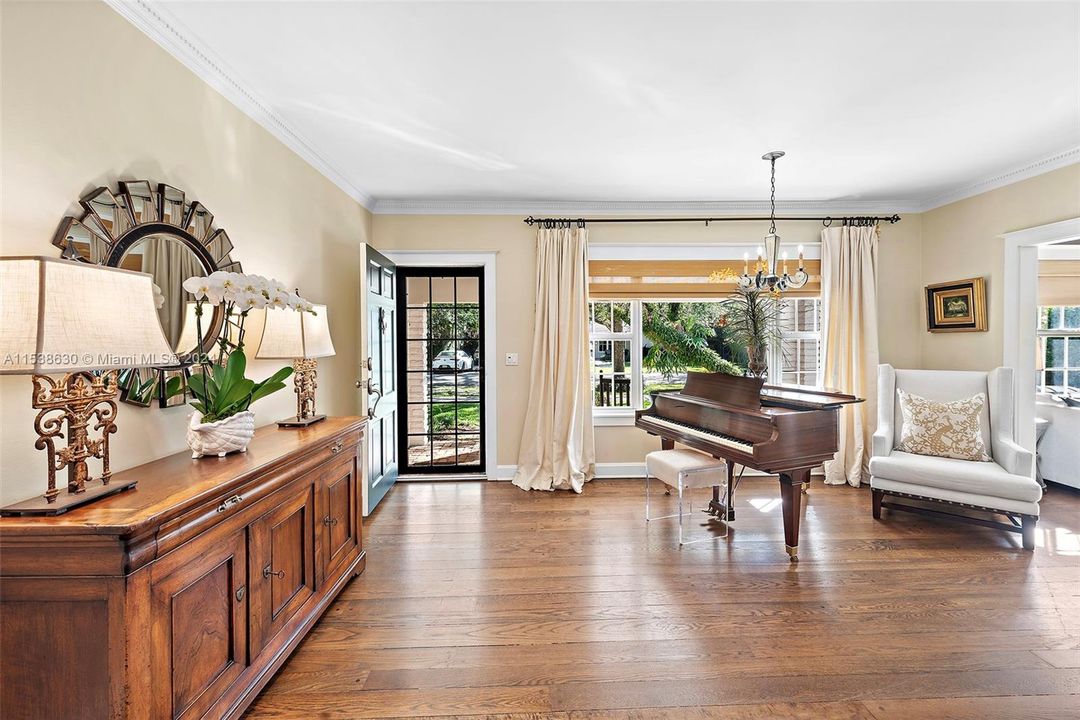 Recently Sold: $2,995,000 (5 beds, 3 baths, 2926 Square Feet)
