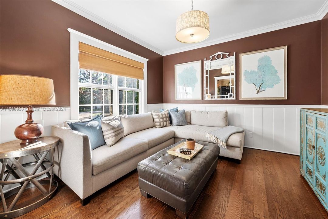 Recently Sold: $2,995,000 (5 beds, 3 baths, 2926 Square Feet)