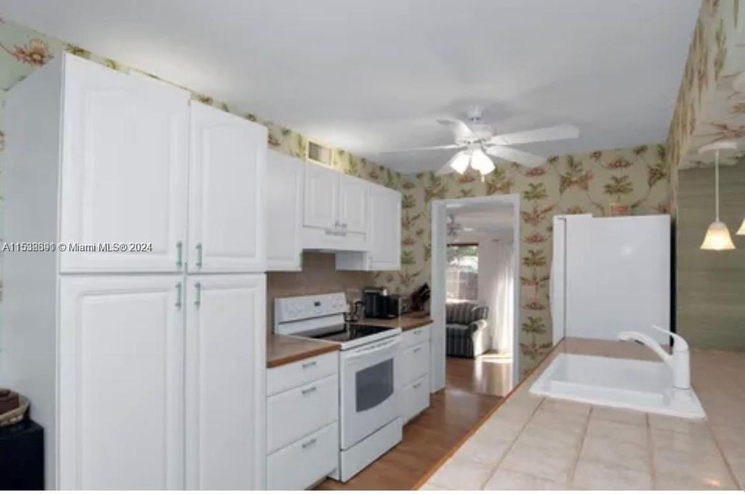 For Rent: $4,950 (2 beds, 2 baths, 1417 Square Feet)