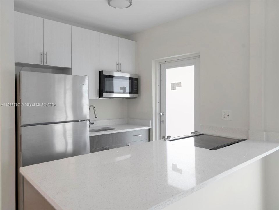 Recently Rented: $2,200 (1 beds, 1 baths, 680 Square Feet)