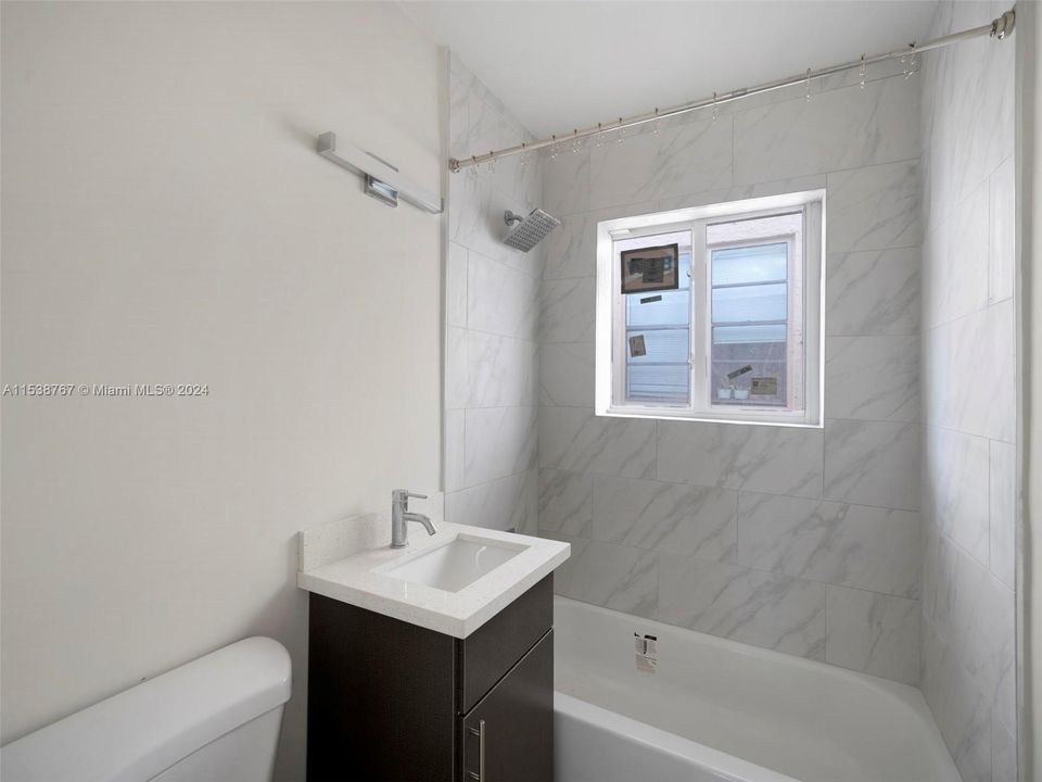 Recently Rented: $2,200 (1 beds, 1 baths, 680 Square Feet)