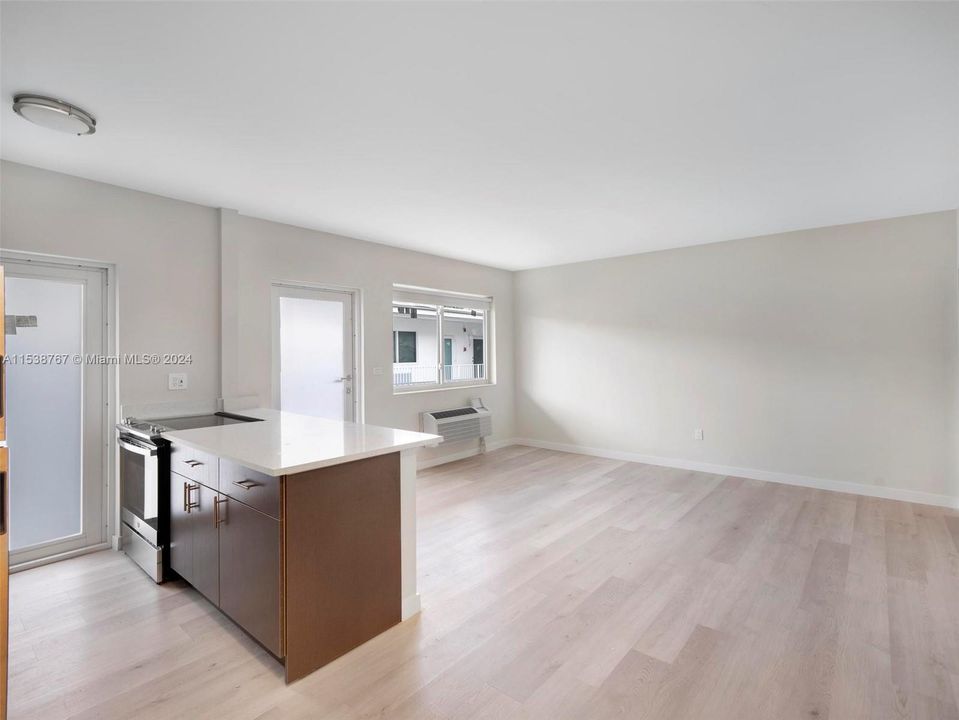 Recently Rented: $2,200 (1 beds, 1 baths, 680 Square Feet)