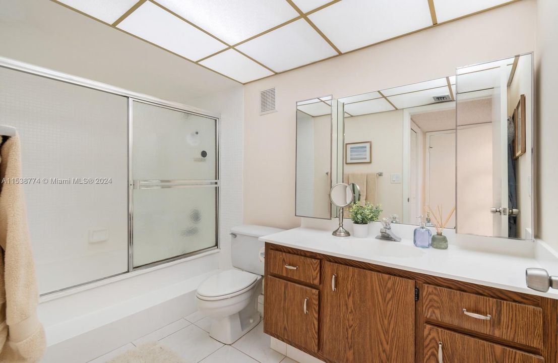 For Sale: $329,000 (2 beds, 2 baths, 1235 Square Feet)
