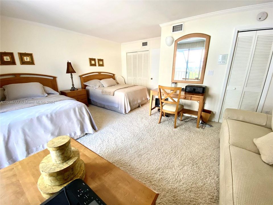 Vendido Recientemente: $1,300,000 (2 camas, 3 baños, 1404 Pies cuadrados)