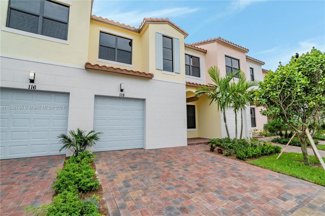 Active With Contract: $3,500 (3 beds, 3 baths, 1942 Square Feet)