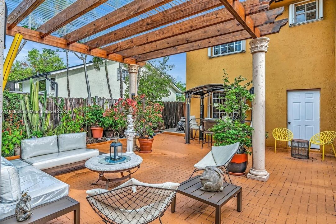 For Sale: $1,650,000 (4 beds, 4 baths, 3835 Square Feet)