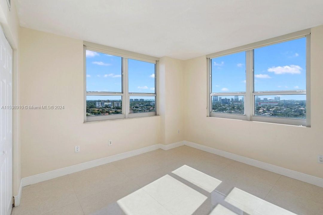 Recently Rented: $4,300 (3 beds, 3 baths, 1575 Square Feet)