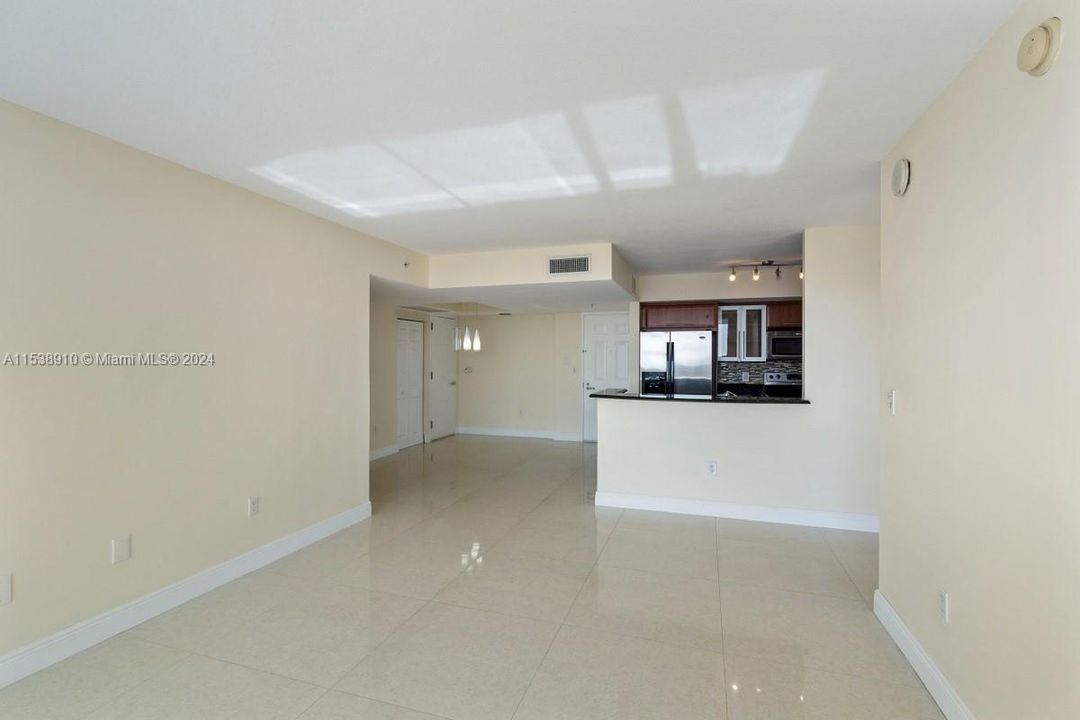 Recently Rented: $4,300 (3 beds, 3 baths, 1575 Square Feet)