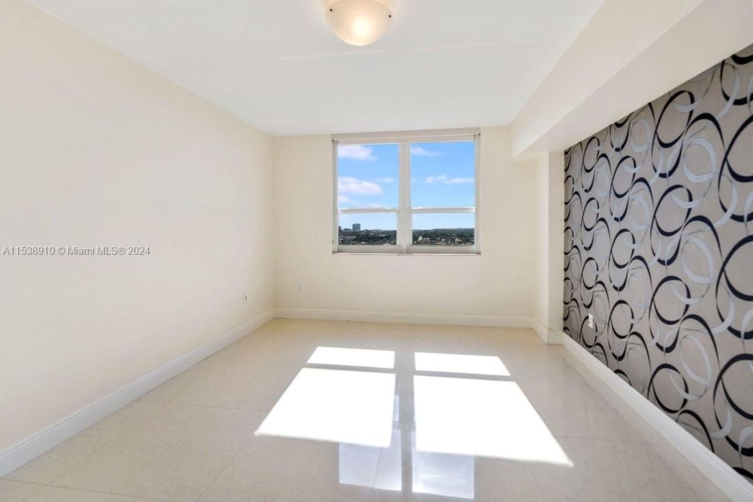 Recently Rented: $4,300 (3 beds, 3 baths, 1575 Square Feet)