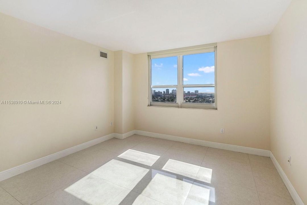 Recently Rented: $4,300 (3 beds, 3 baths, 1575 Square Feet)