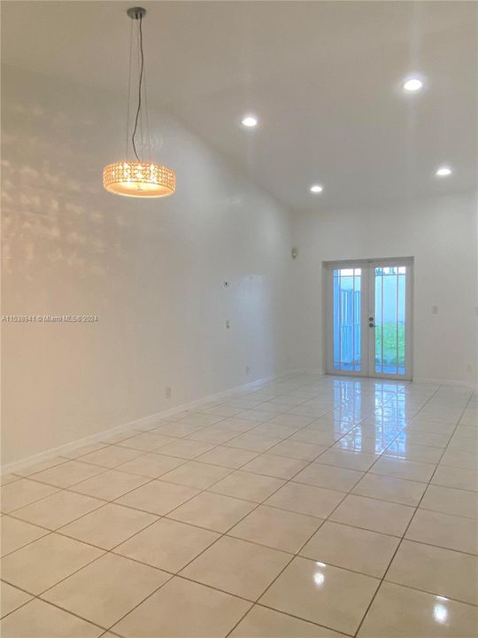 Recientemente alquilado: $2,950 (2 camas, 2 baños, 1044 Pies cuadrados)