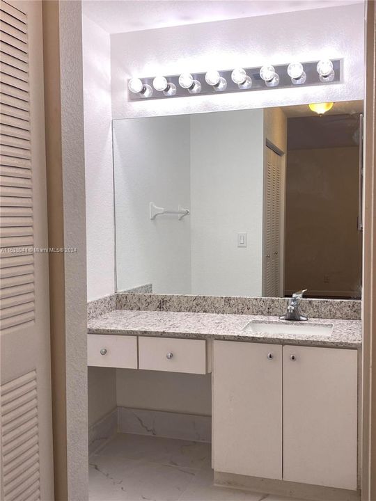 Recientemente alquilado: $2,950 (2 camas, 2 baños, 1044 Pies cuadrados)