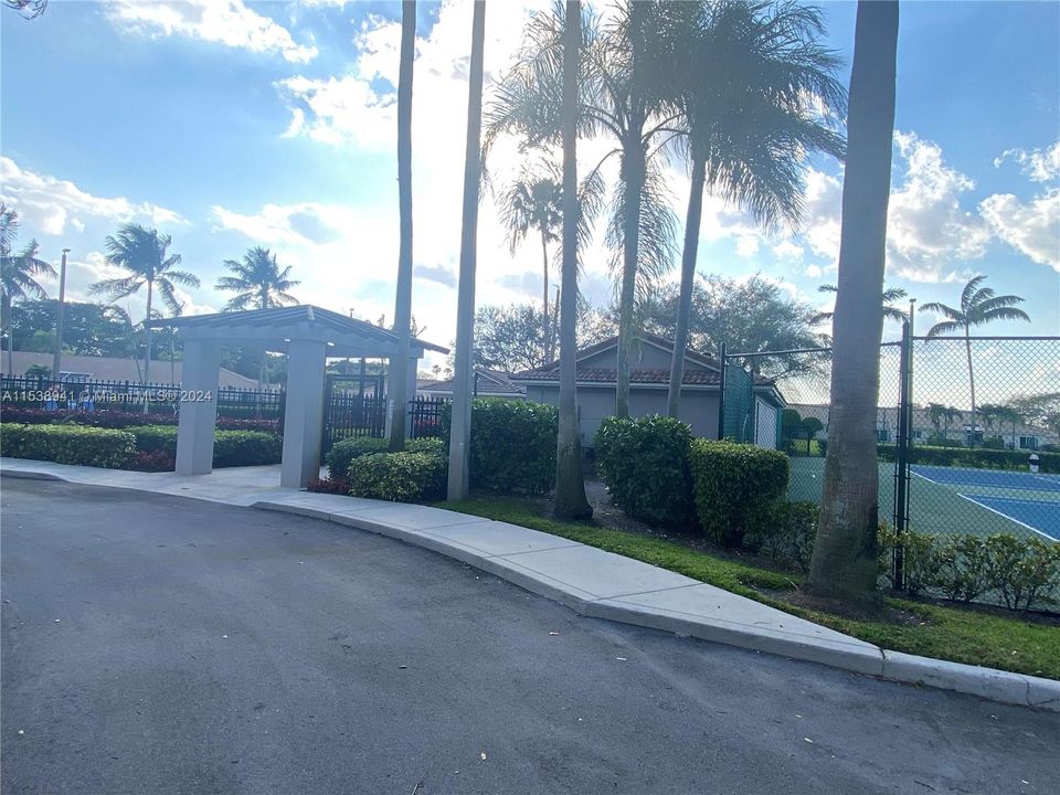 Recientemente alquilado: $2,950 (2 camas, 2 baños, 1044 Pies cuadrados)