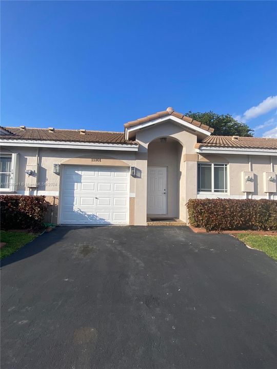 Recientemente alquilado: $2,950 (2 camas, 2 baños, 1044 Pies cuadrados)