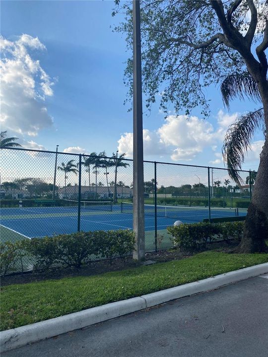 Recientemente alquilado: $2,950 (2 camas, 2 baños, 1044 Pies cuadrados)