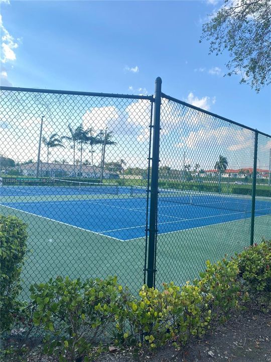 Recientemente alquilado: $2,950 (2 camas, 2 baños, 1044 Pies cuadrados)