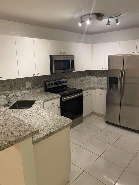 Recientemente alquilado: $2,950 (2 camas, 2 baños, 1044 Pies cuadrados)